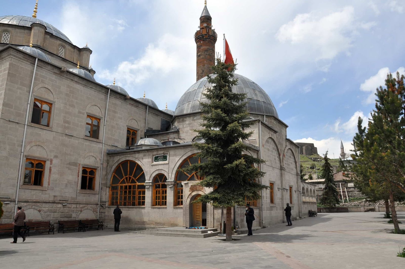 Ebu L Hasan Harakani Turbesi B